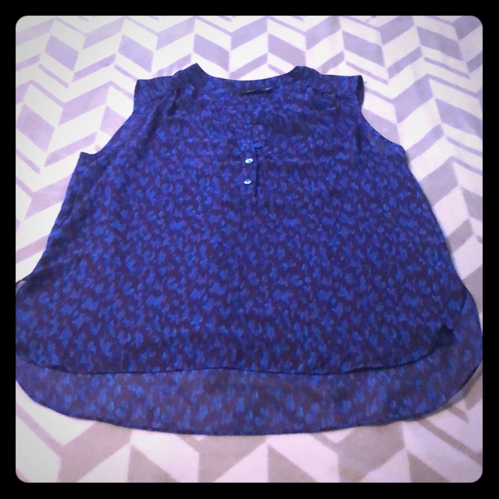 Lightweight sleeveless blouse